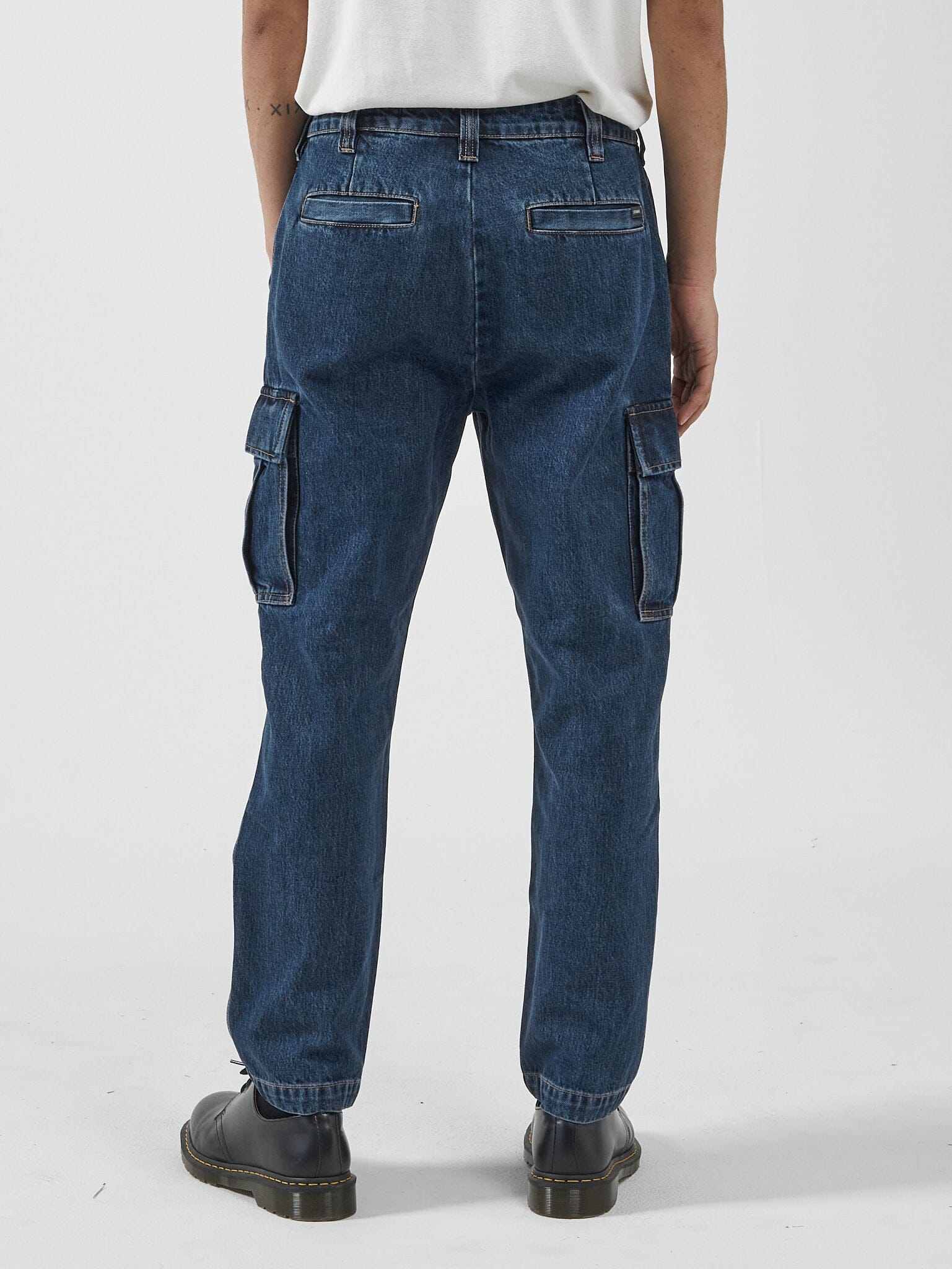 Men Letter Patched Detail Flap Pocket Side Cargo Jeans | Jeans outfit men, Denim  cargo pants, Cool outfits for men